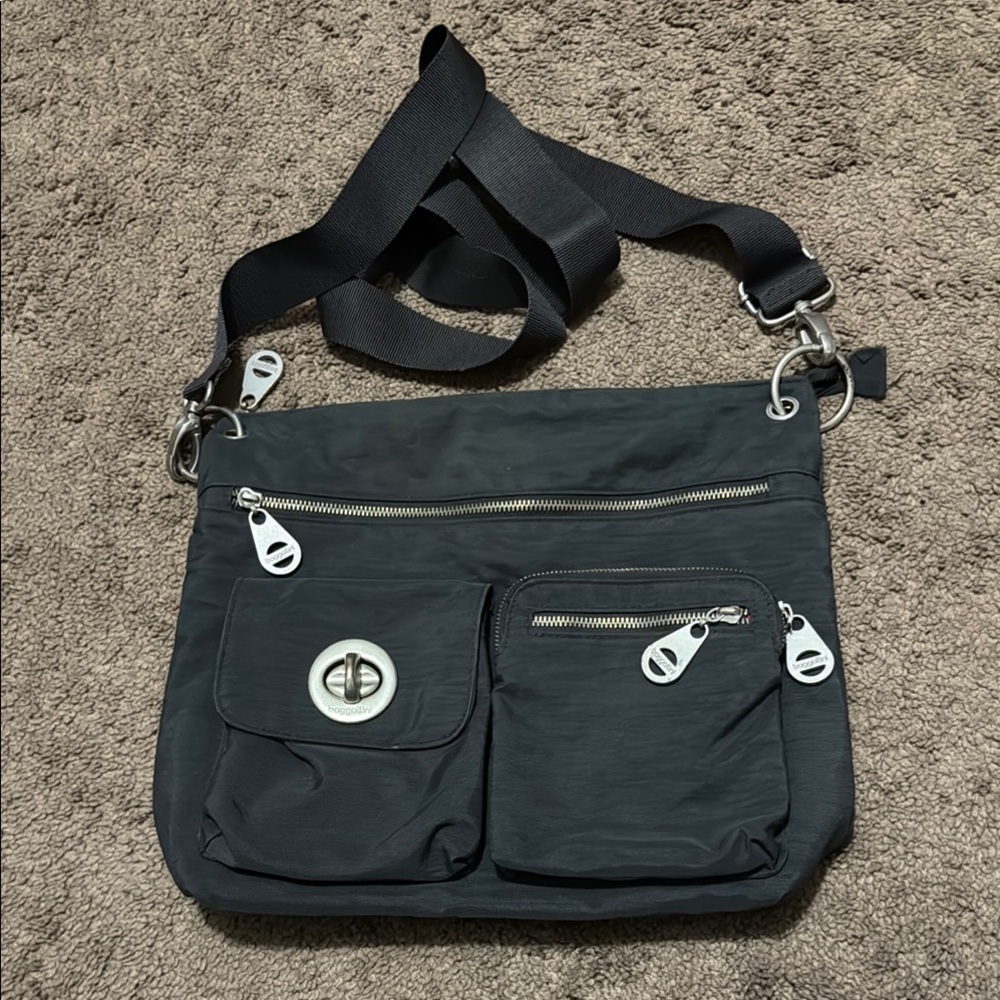 Baggallini Crossbody Bag-Gray-Silver Toned Hardware-Multi Compartment-Nylon